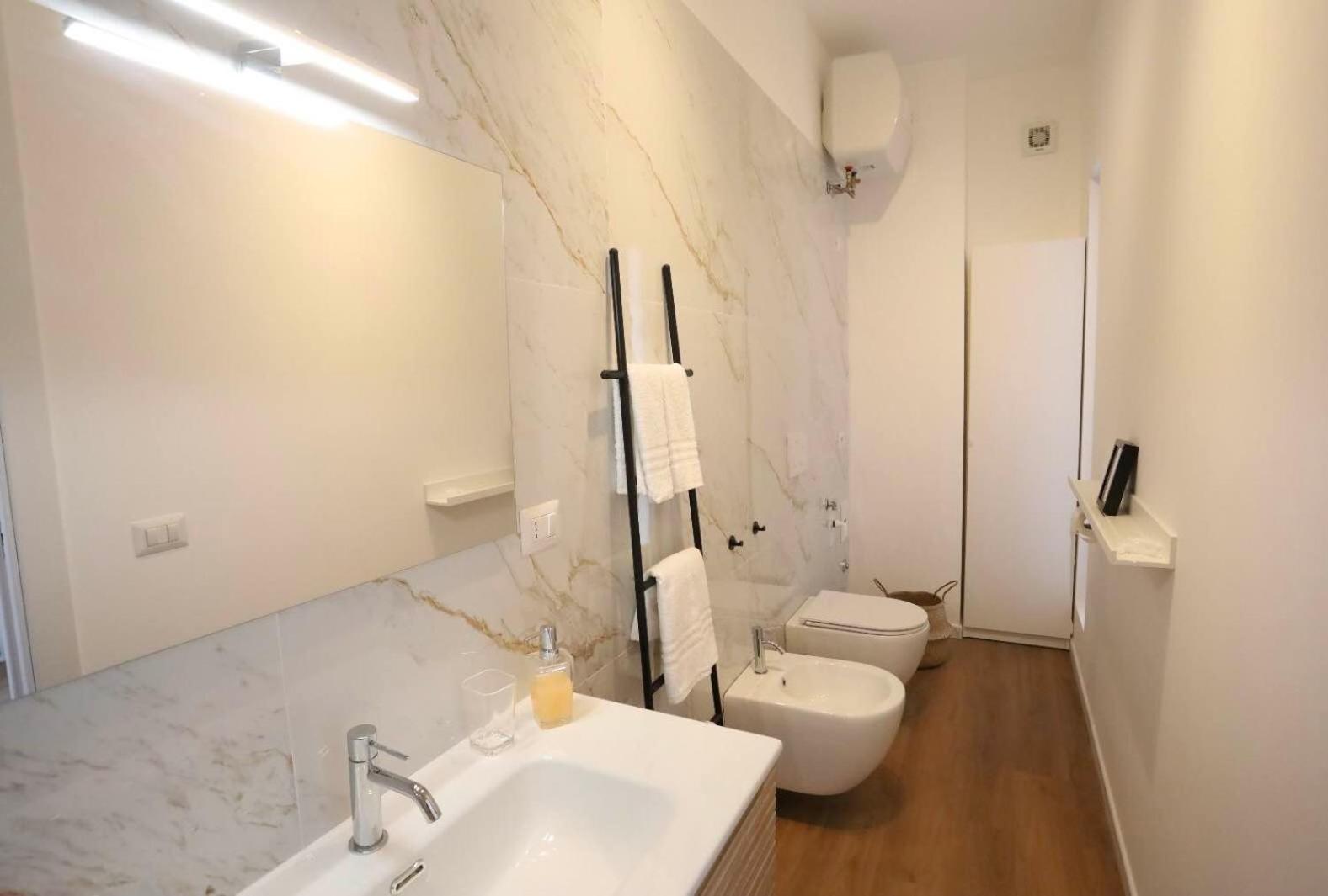 Lapigna Apartment Валенцано Екстериор снимка